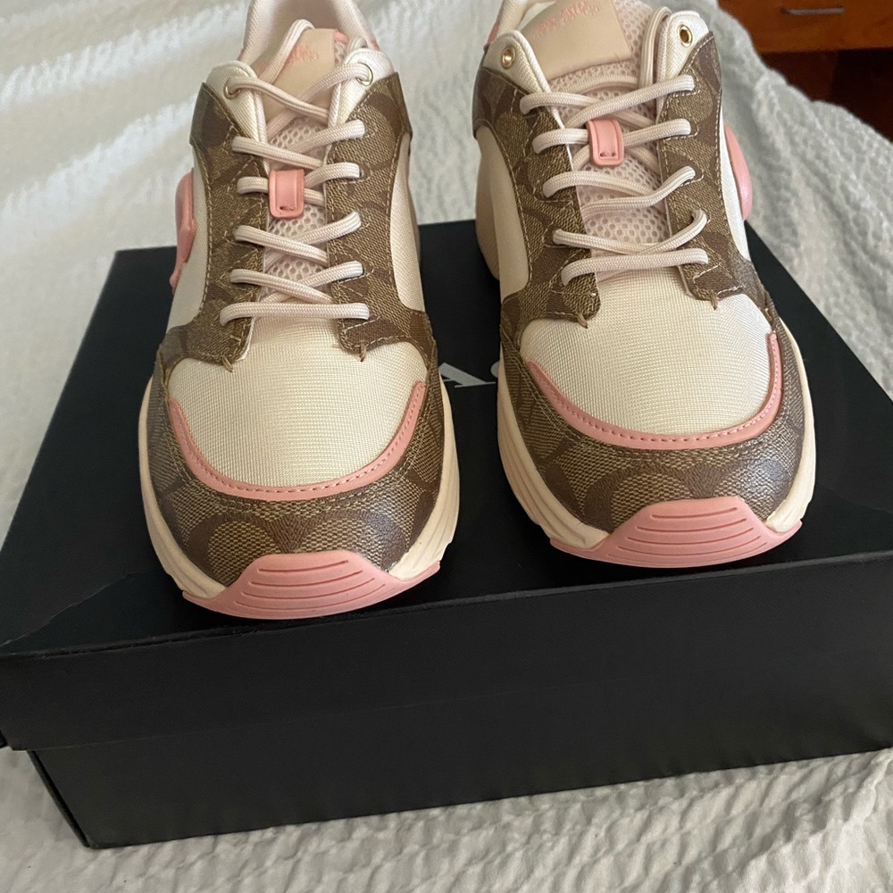 Coach runner - Picture 2 of 3